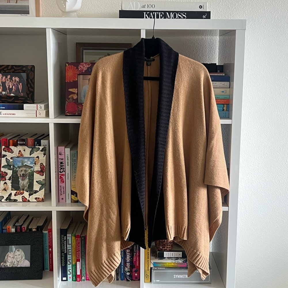 Ann Taylor Classic Camel and Black Poncho✨